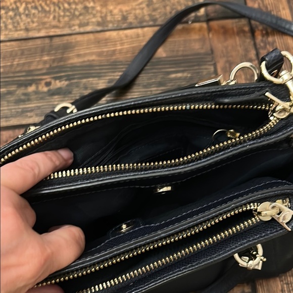 Coach Blue Shoulder Bag with Structured Elegance - Picture 5 of 15